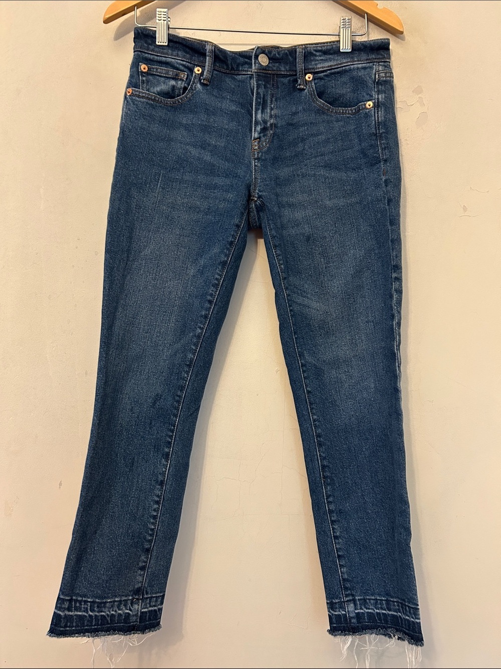 Gap Girlfriend raw hem jeans Size 26 EUC